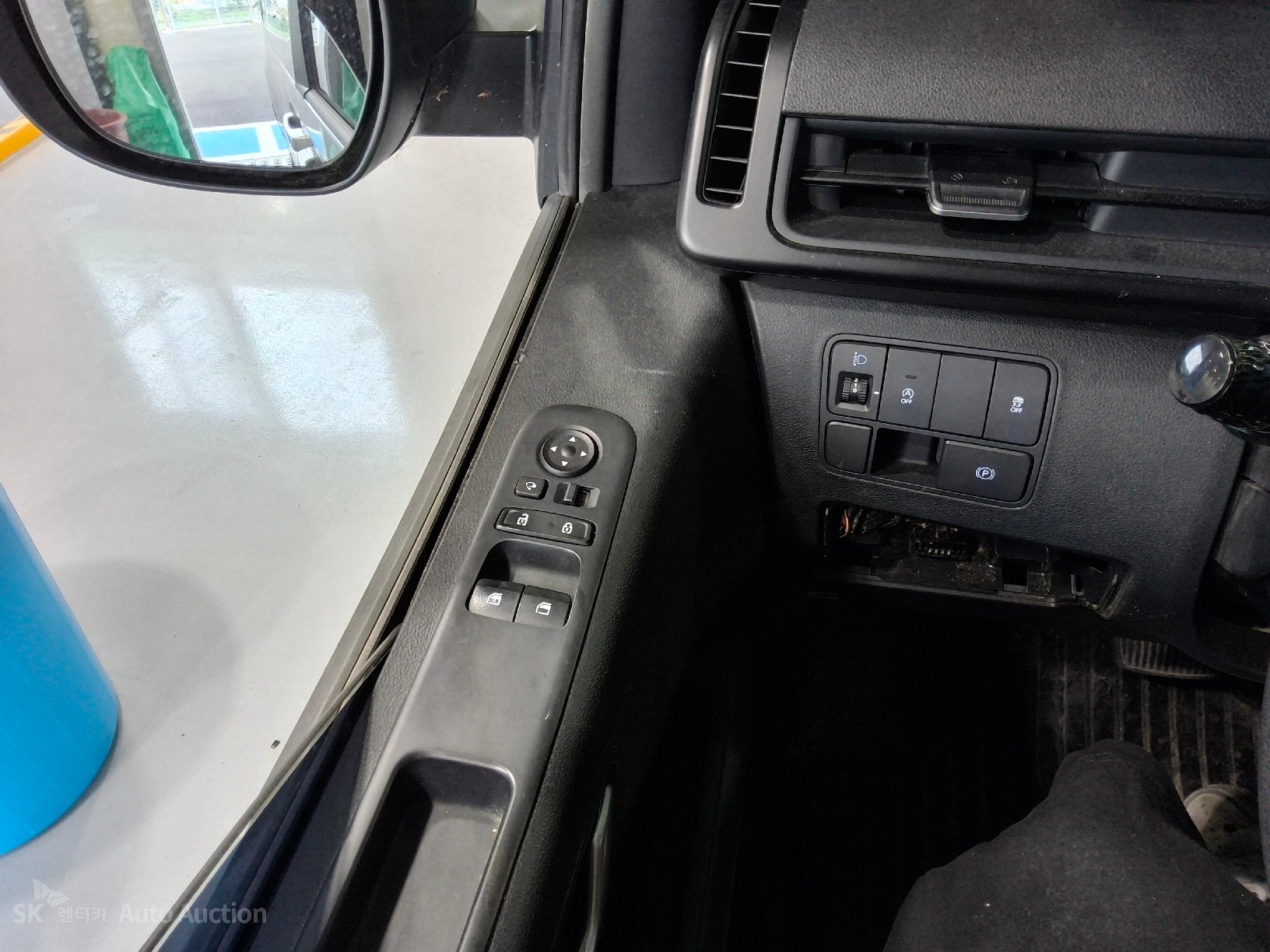 2023 - hyundai staria