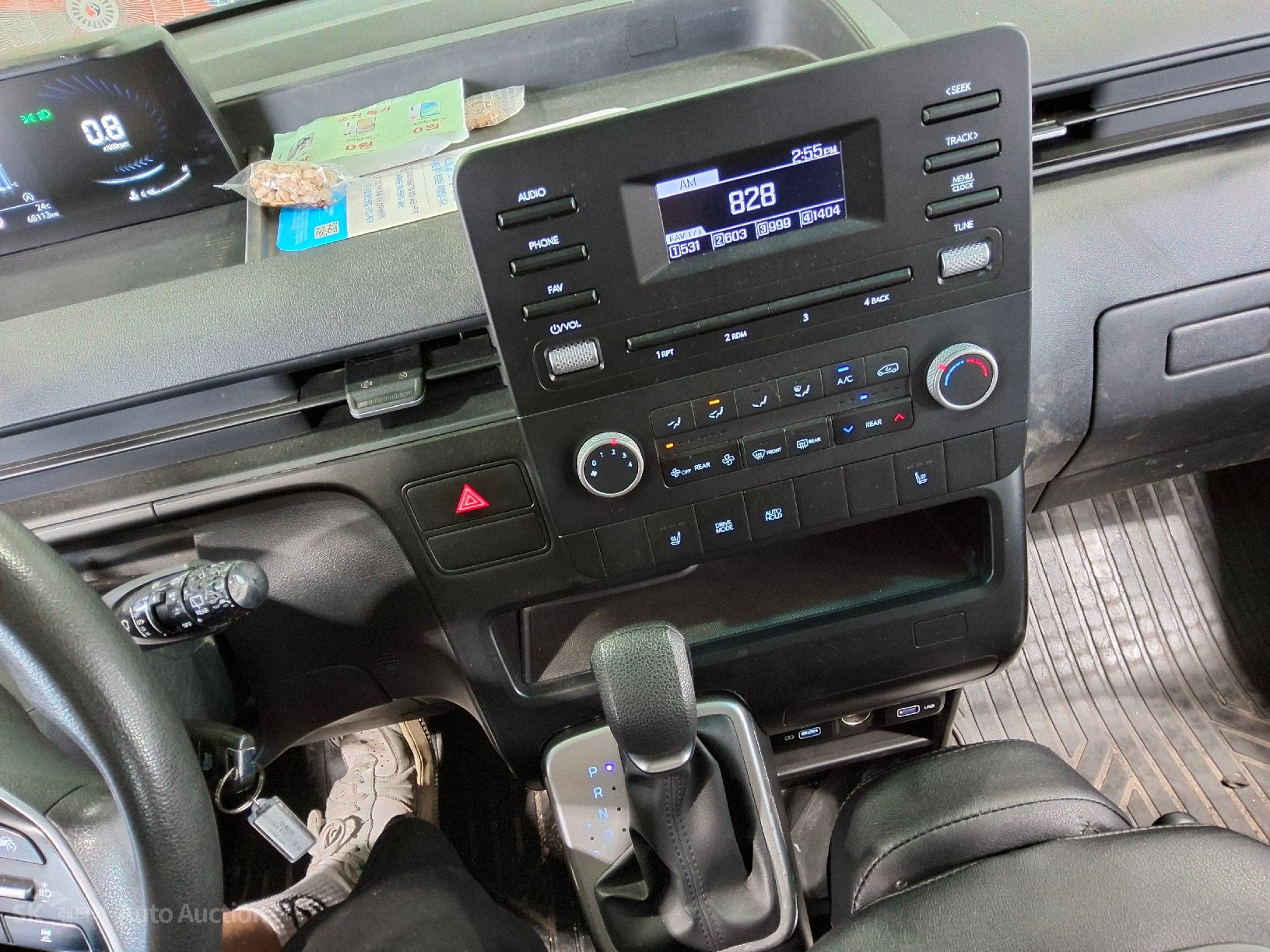 2023 - hyundai staria
