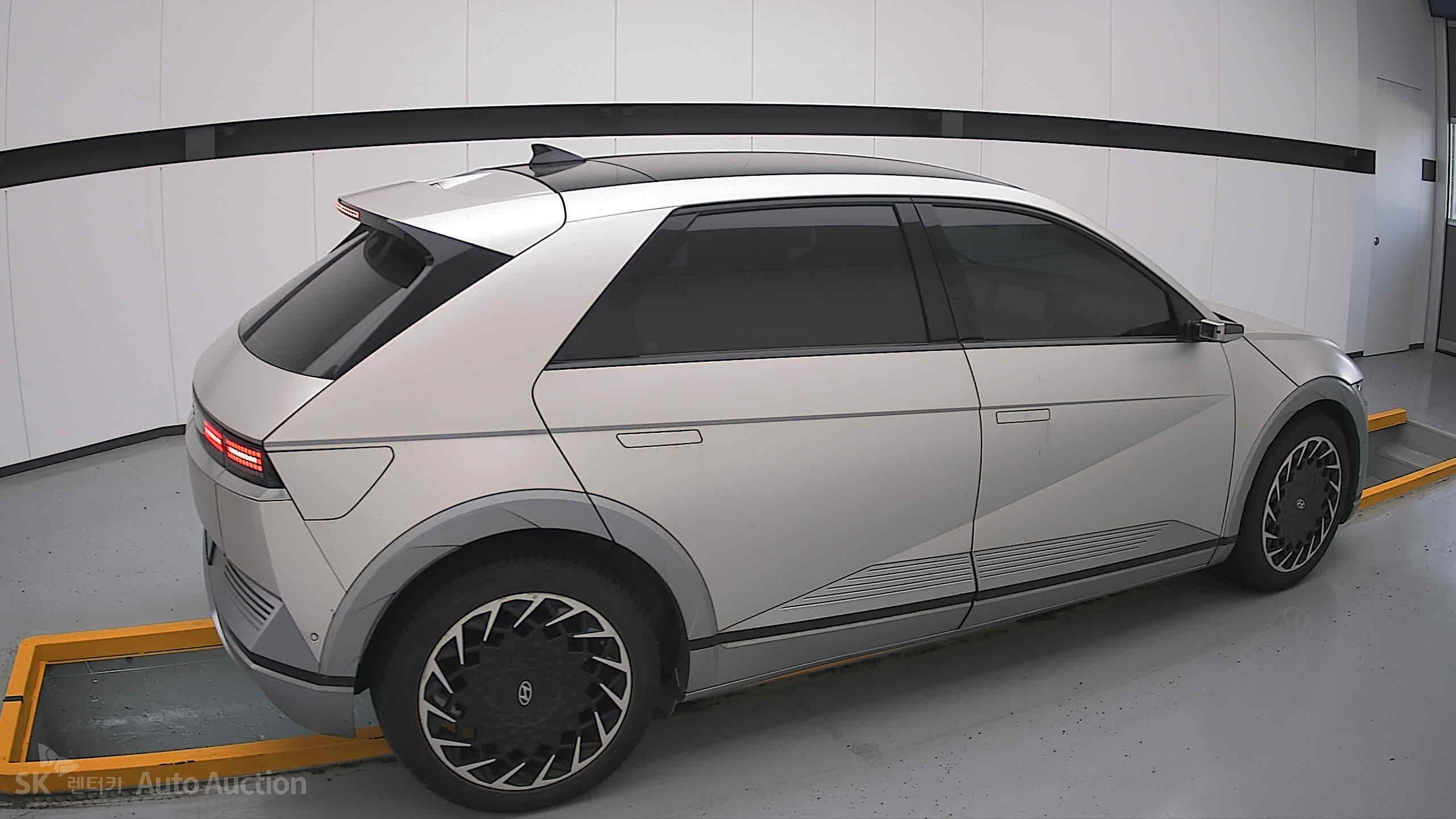 هيونداي Ioniq 2022 — صورة 18